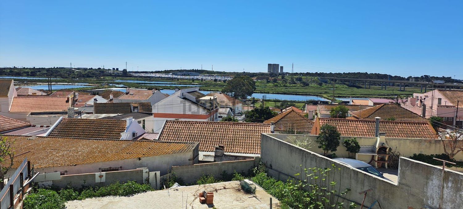小楼房或独栋别墅出售在Rua Ferreira de Castro, 77 - 视线