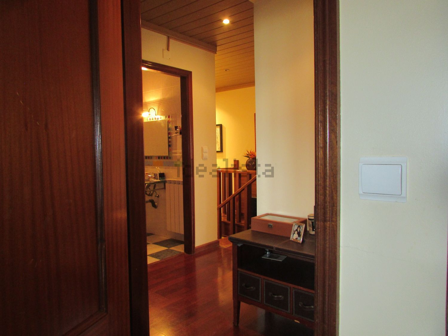 小楼房或独栋别墅出售在Rua Vila de Aguiar da Beira, 55 - 过道