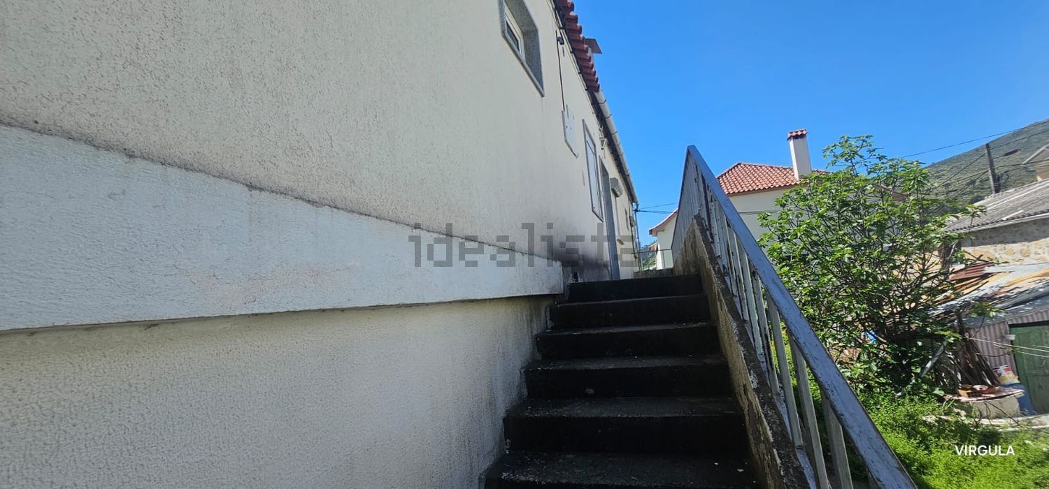 小楼房或独栋别墅出售在Rua de Santo António, 12 - 楼梯
