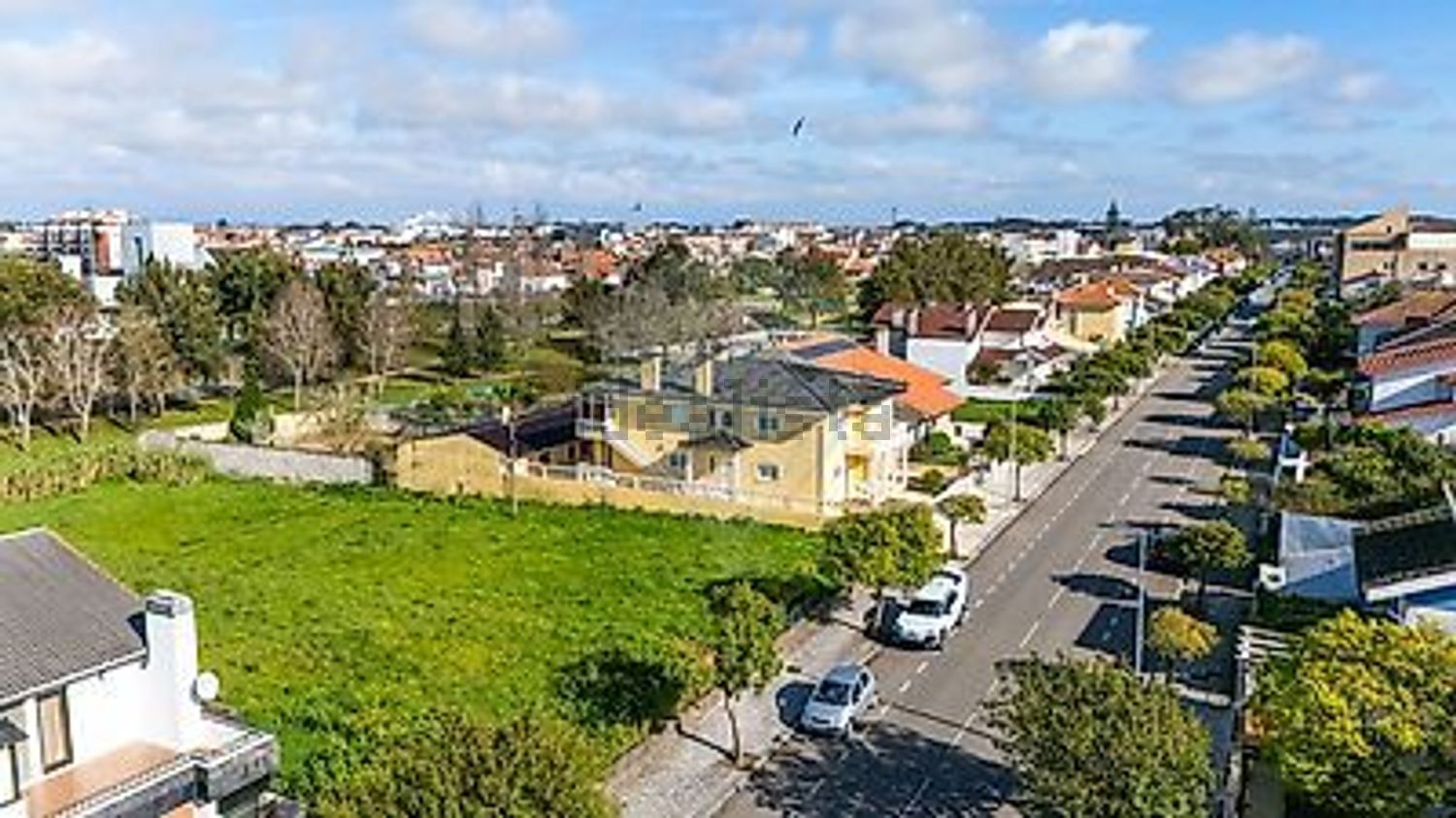 小楼房或独栋别墅出售在Avenida Mário Sacramento - 照片