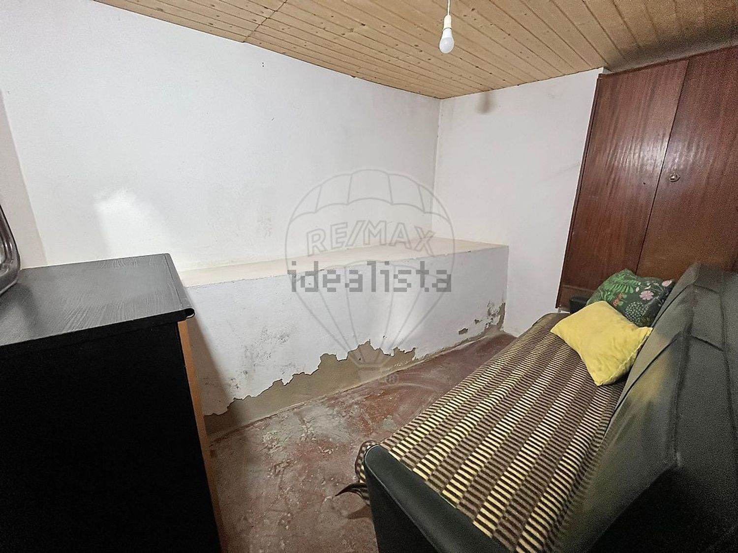 小楼房或独栋别墅出售在Beco 1º Direito Lagariça - 卧室