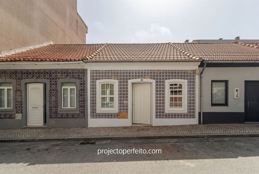 小楼房或独栋别墅出售在Furadouro