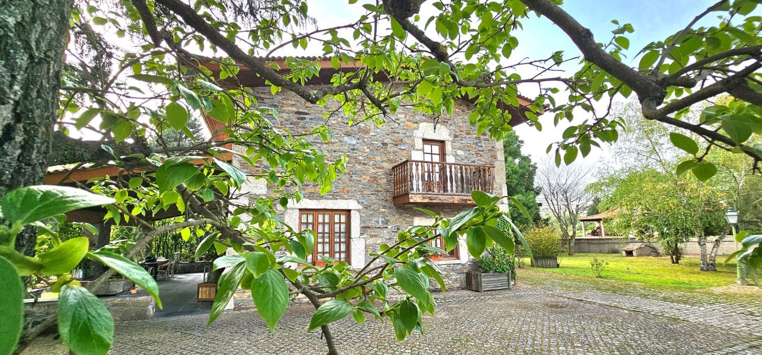 小楼房或独栋别墅出售Quinta do Rio s/n