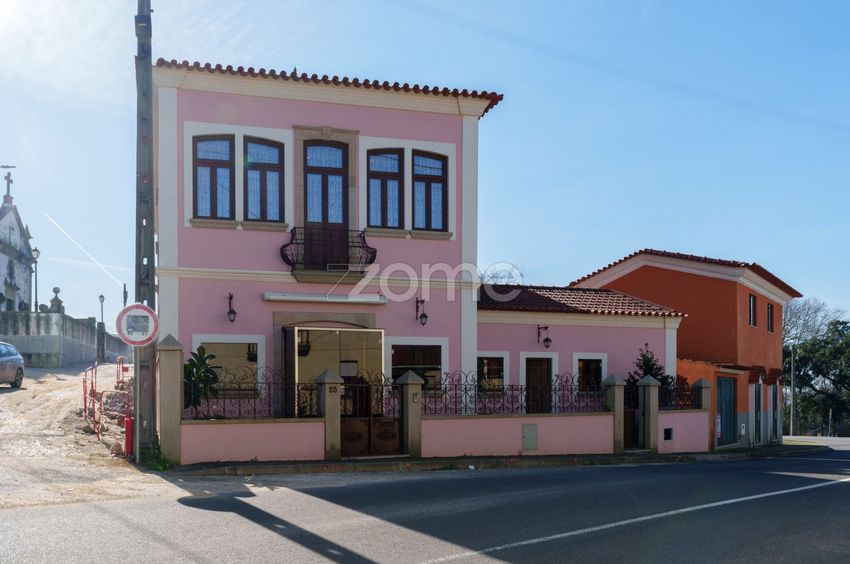 小楼房或独栋别墅出售在Rua de Santo Amaro, 25