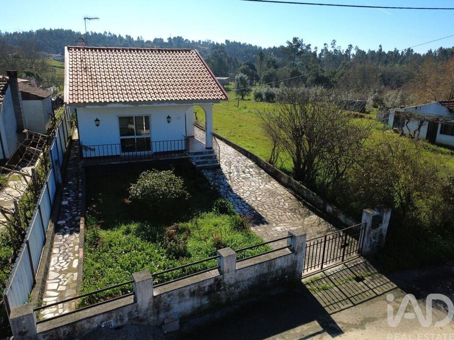 小楼房或别墅出售在São Miguel de Poiares - 外立面