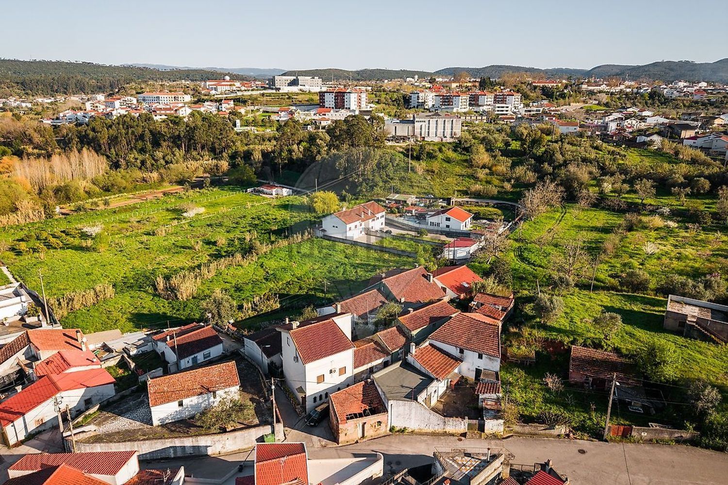 小楼房或独栋别墅出售在Avenida Universidade de Coimbra - 照片