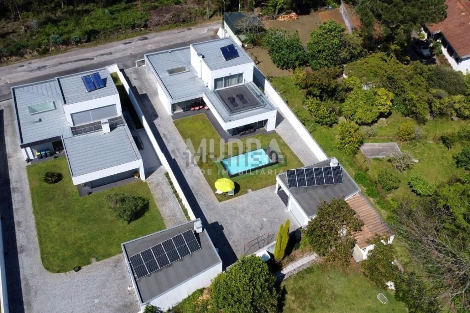 小楼房或独栋别墅出售在Rua do Vale dos Pinheiros s/n - 平面图