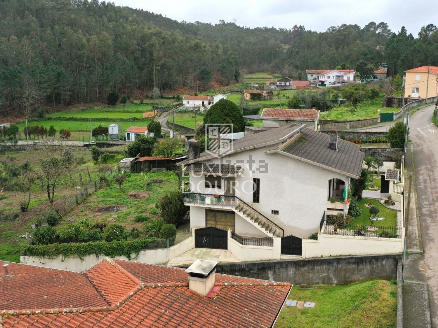 小楼房或独栋别墅出售在Rua Ribeira - 外立面