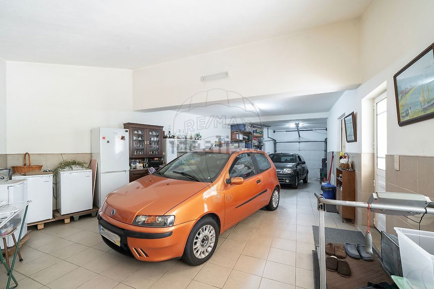 小楼房或独栋别墅出售在Rua Bocas - 停车位