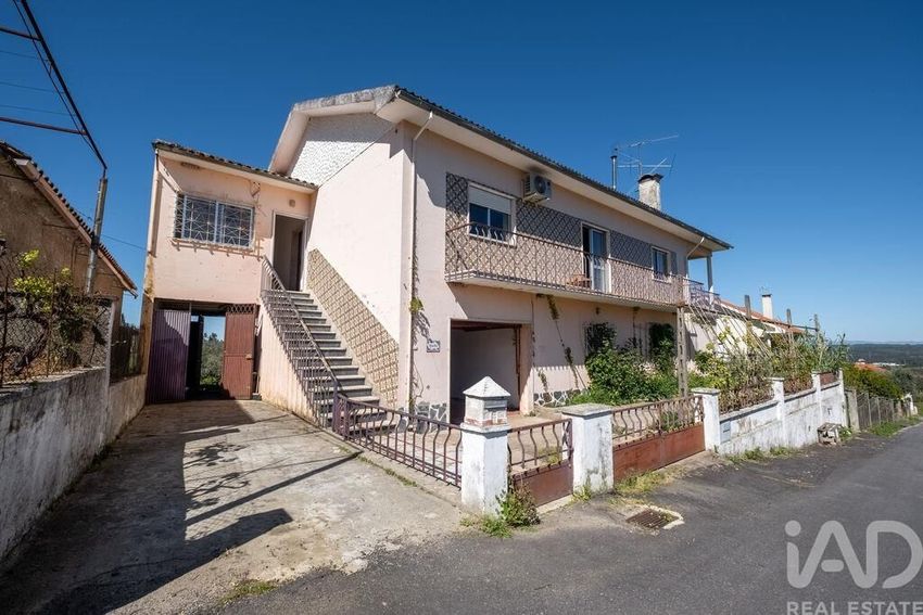 小楼房或独栋别墅出售在Côja e Barril de Alva