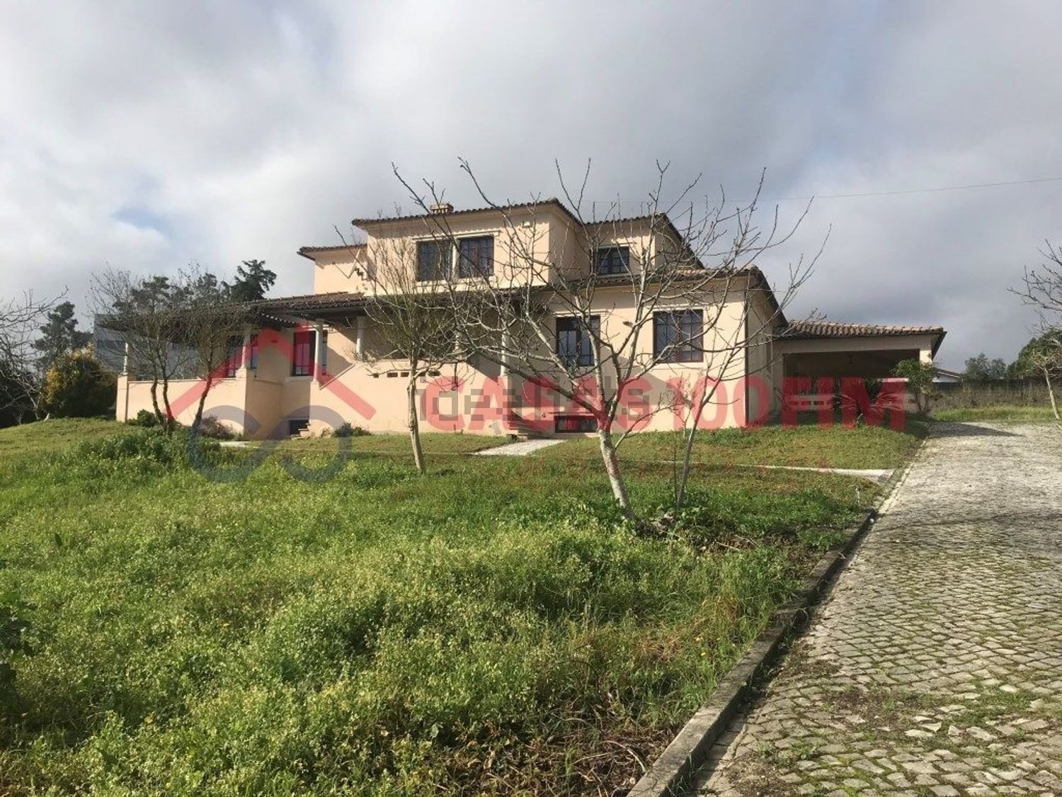 小楼房或独栋别墅出售在Rua da Fé - 花园