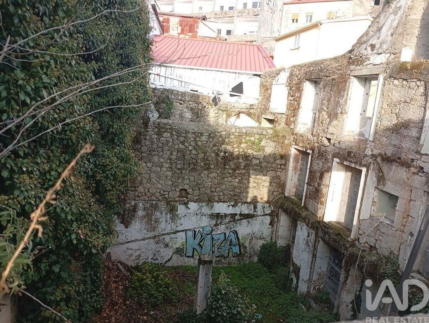 小楼房或别墅出售在Covilhã e Canhoso - 外立面