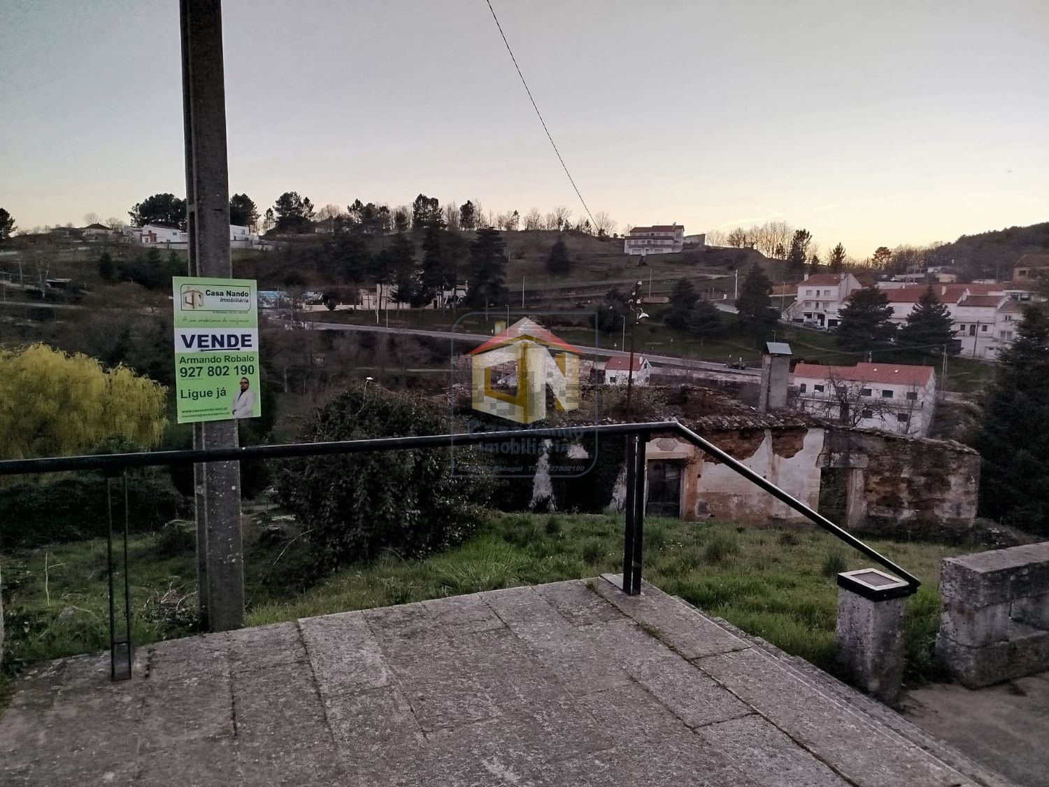 小楼房或独栋别墅出售在Avenida Ismael Mota, 32 - 阳台