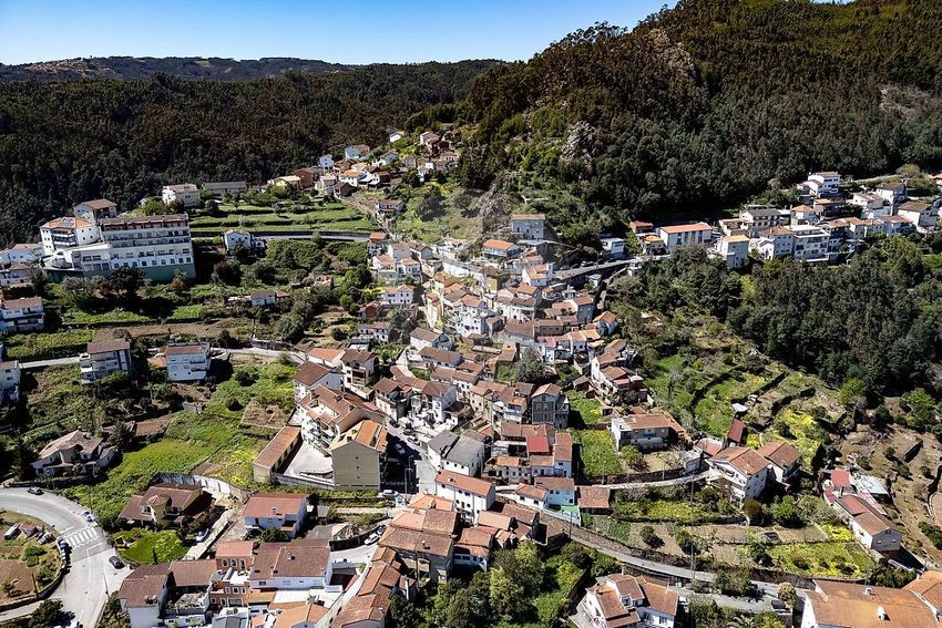 小楼房或独栋别墅出售在Travessa do Outeiro
