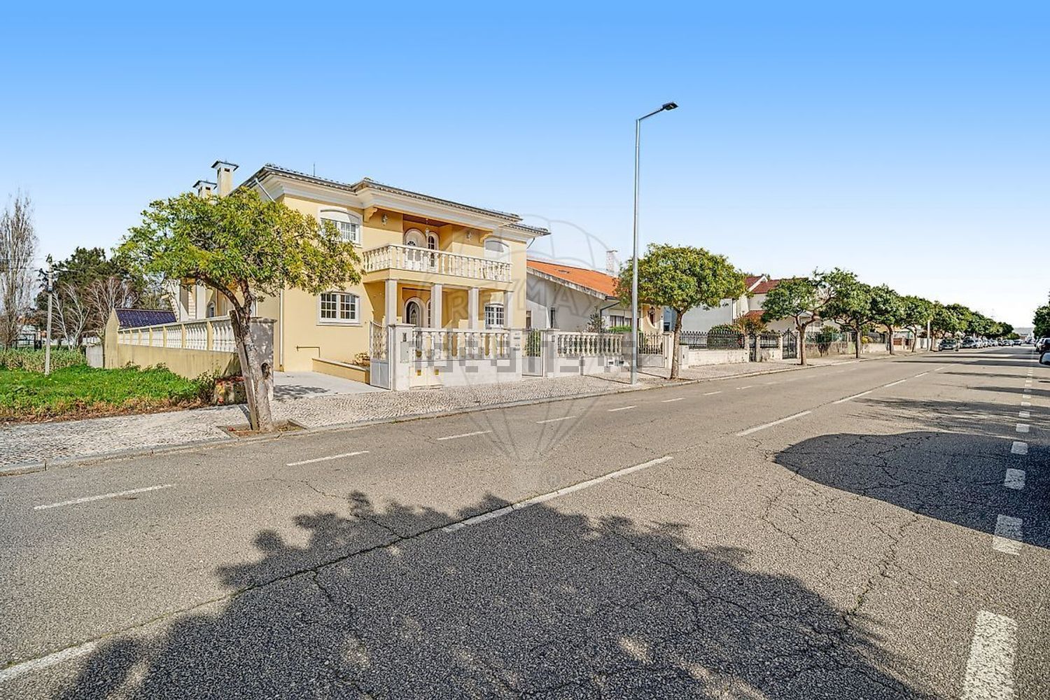 小楼房或独栋别墅出售在Avenida Mário Sacramento - 外立面
