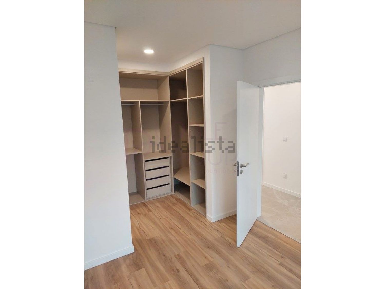 公寓 t3出售在Aldeia de Paio Pires - Alto dos Bonecos - Vale da Abelha - 试衣间