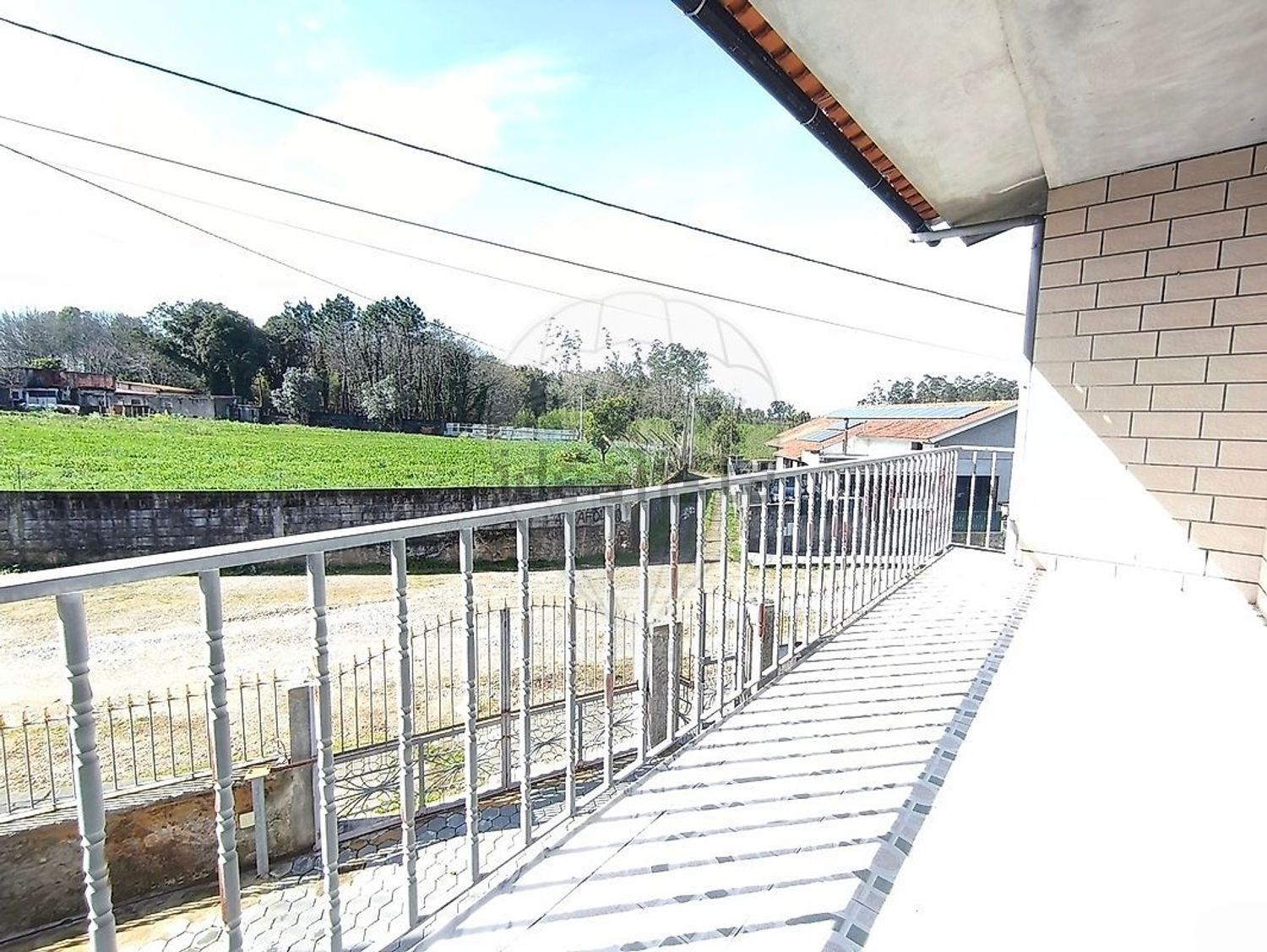 小楼房或独栋别墅出售在São Miguel de Souto - 阳台