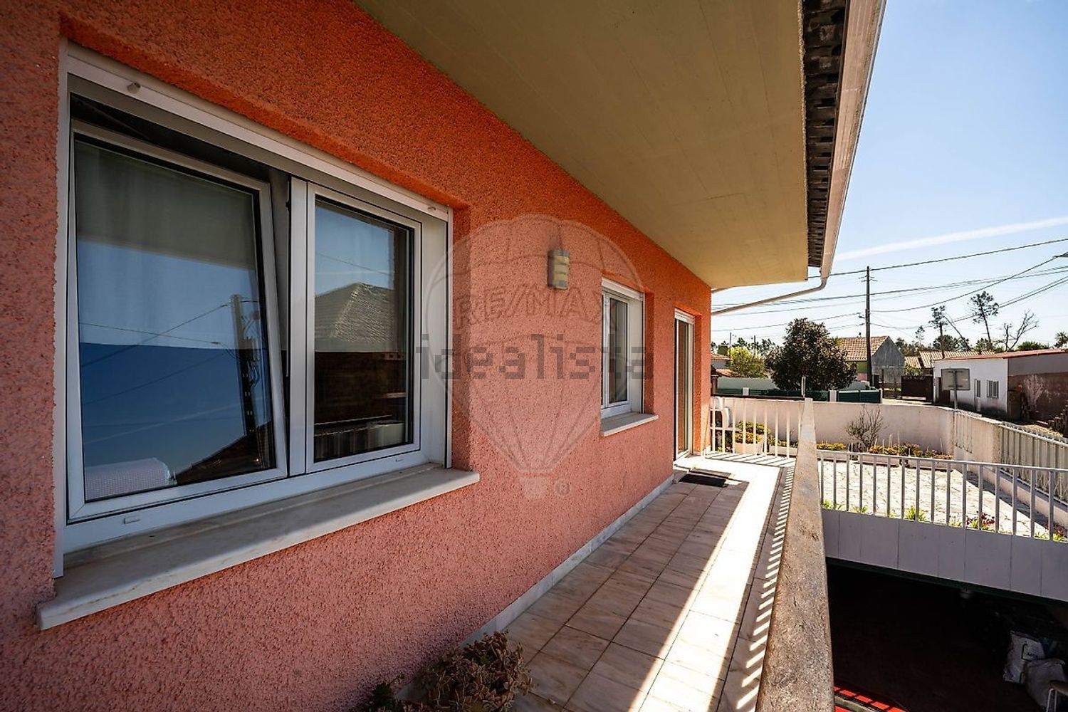小楼房或独栋别墅出售在Avenida Raínha Santa Isabel - 阳台