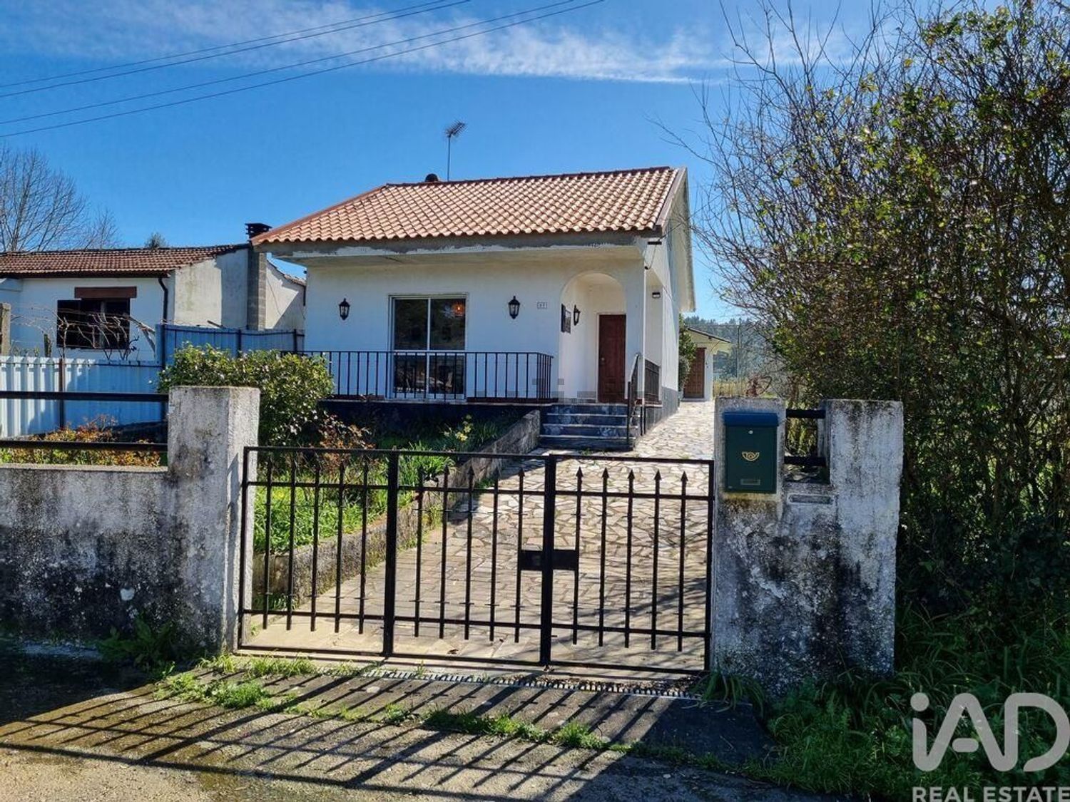 小楼房或别墅出售在São Miguel de Poiares - 外立面