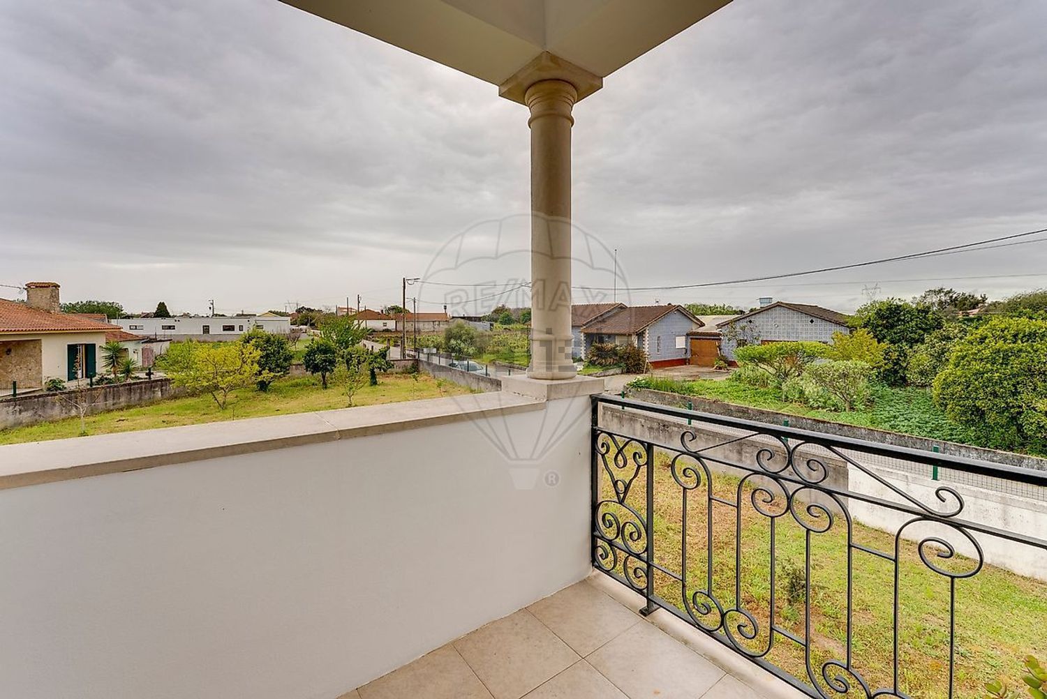 小楼房或独栋别墅出售在Travessa Carvalha - 阳台