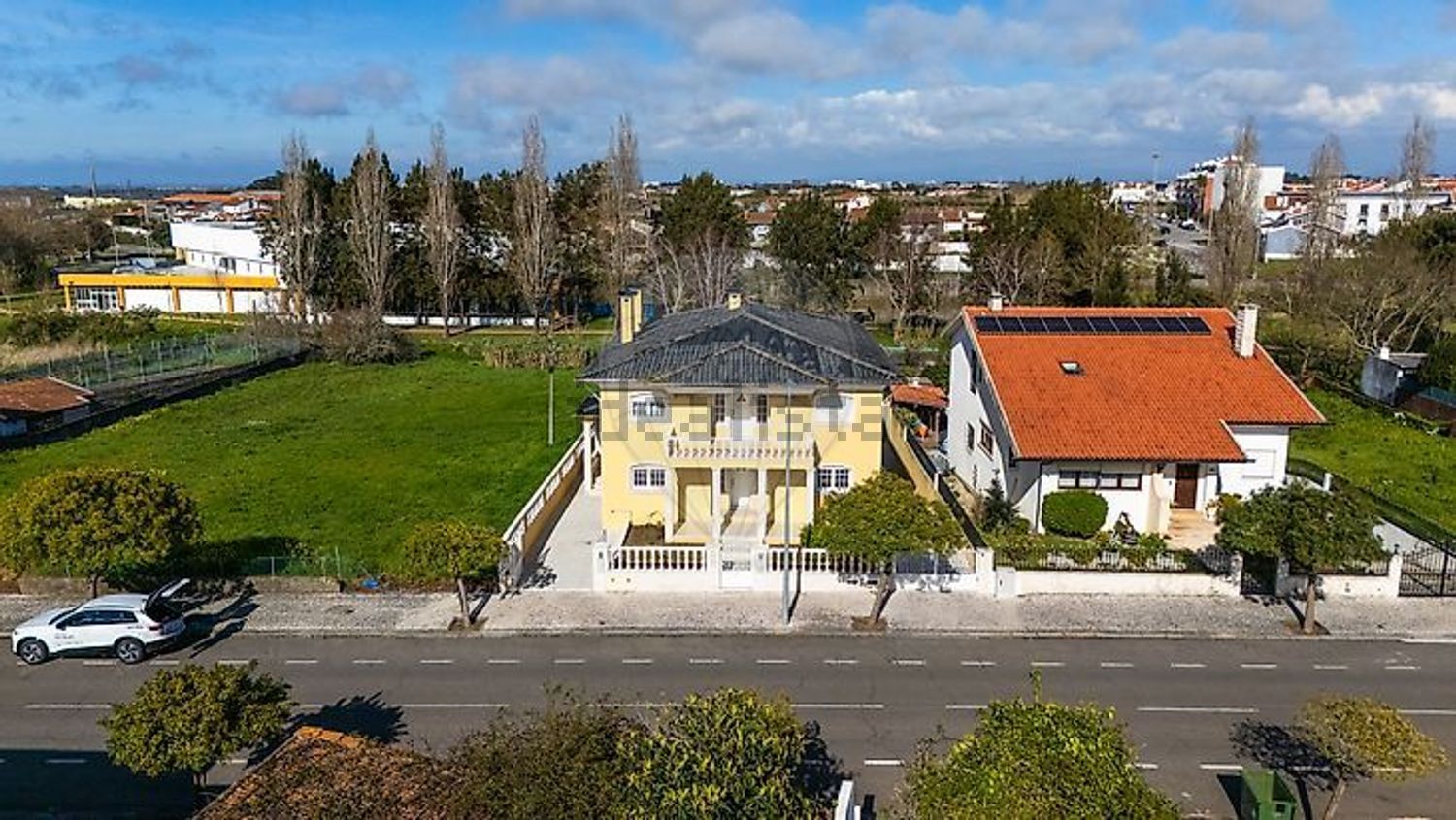 小楼房或独栋别墅出售在Avenida Mário Sacramento - 外立面
