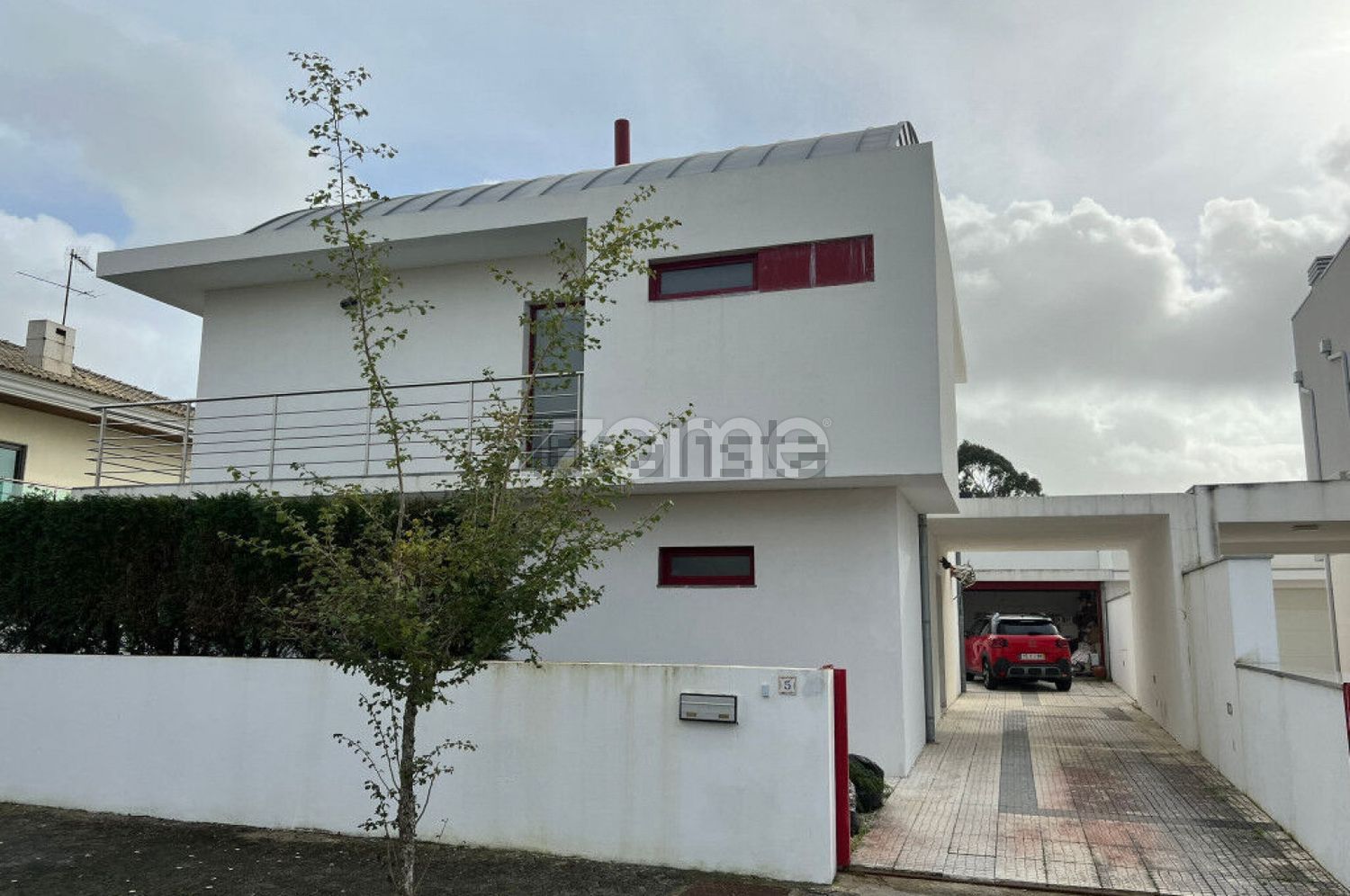 小楼房或独栋别墅出售在São Salvador - 外立面