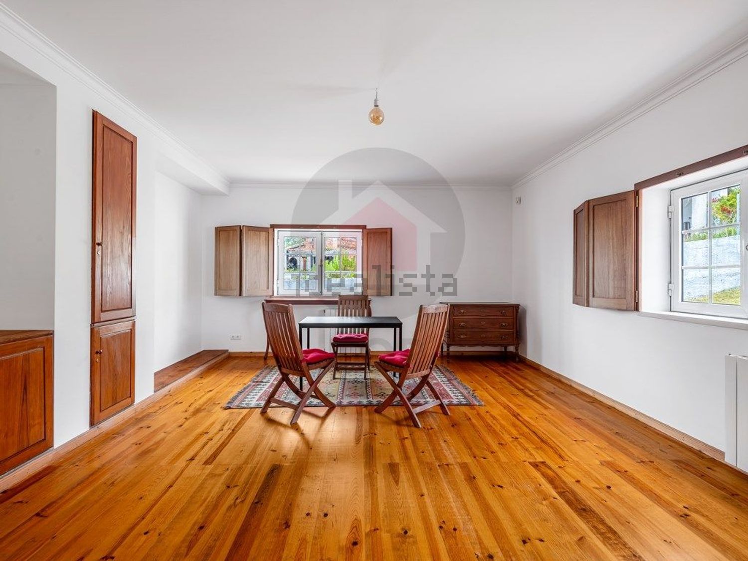 小楼房或独栋别墅出售在Nadadouro - 客厅