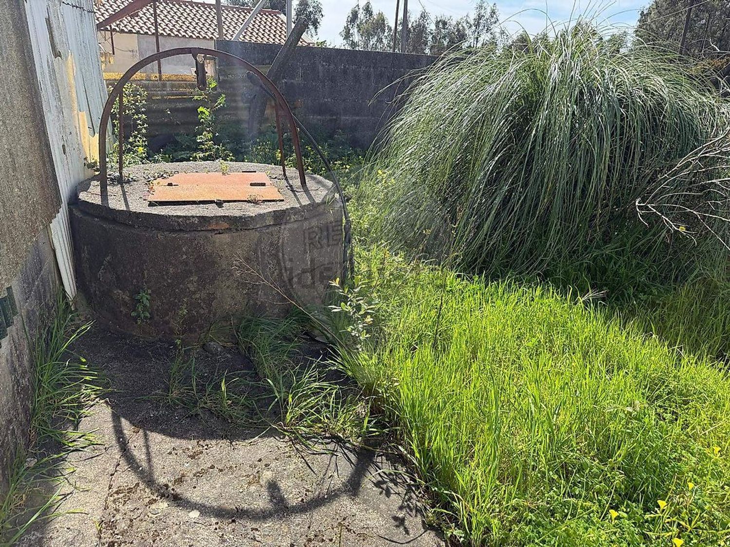 小楼房或独栋别墅出售在São Miguel de Souto - 花园