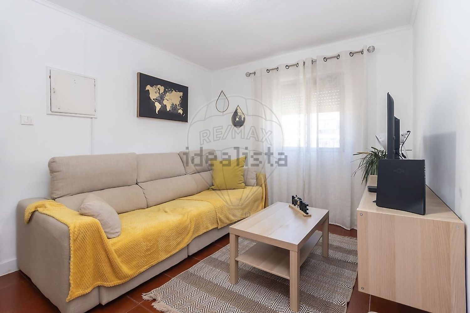 公寓 t2出售在Avenida Infante Dom Henrique - 客厅