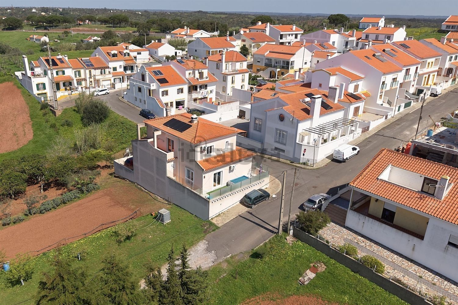 小楼房或独栋别墅出售在Rua Ramos da Costa, 14 - 花园
