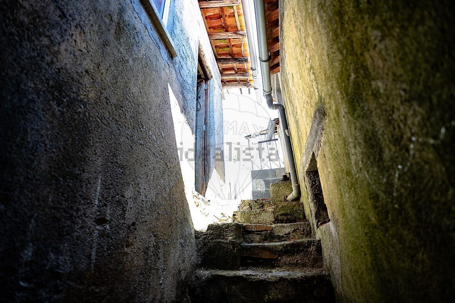 小楼房或独栋别墅出售在Travessa do Outeiro - 详情
