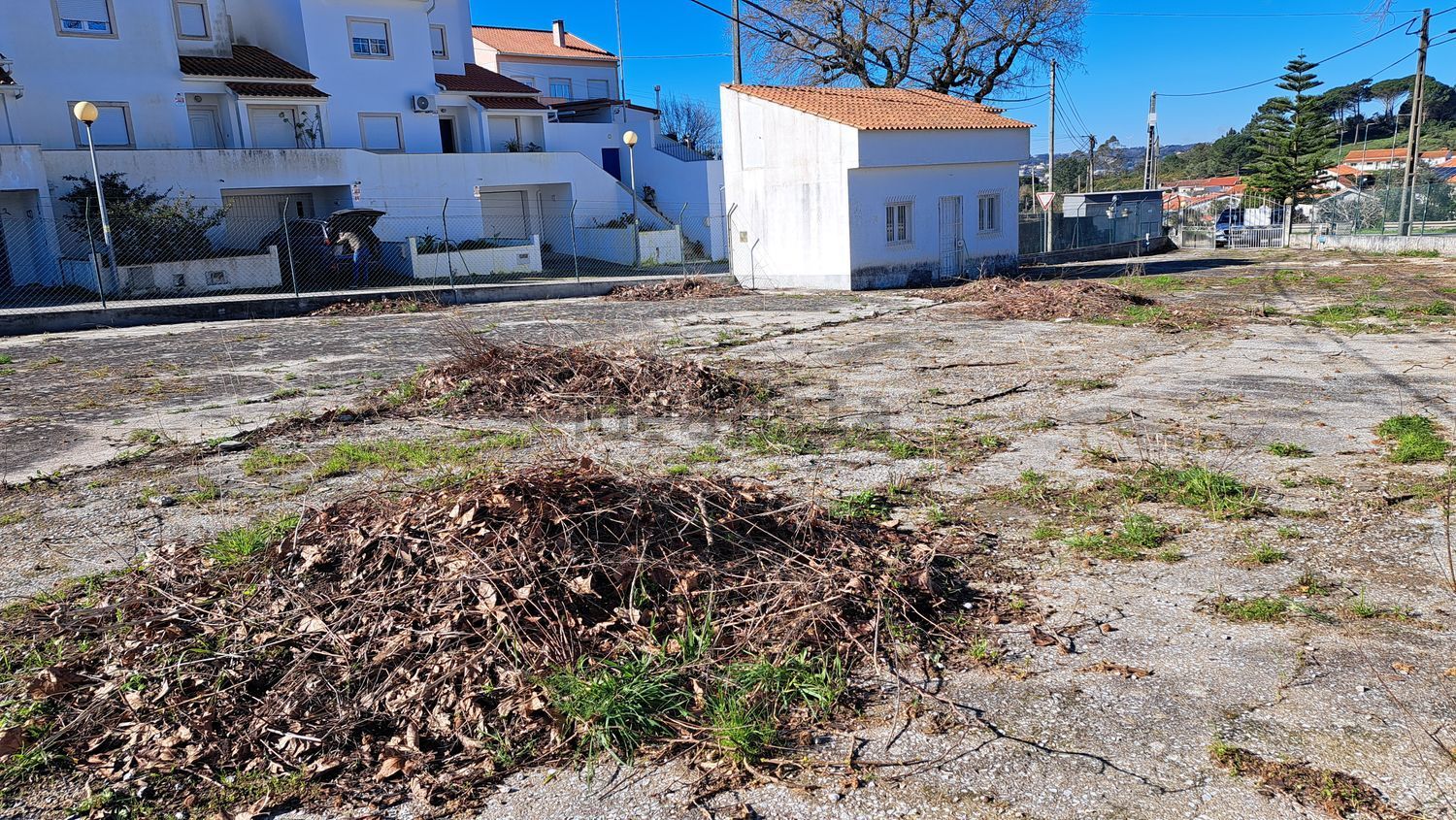 小楼房或独栋别墅出售在Rua de Leiria, 120 - 外立面