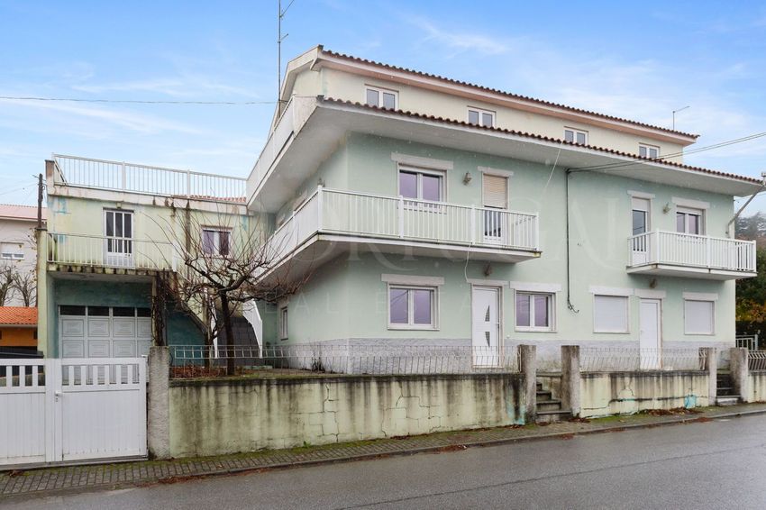 小楼房或独栋别墅出售在Avenida Doutor Alvaro de Carvalho