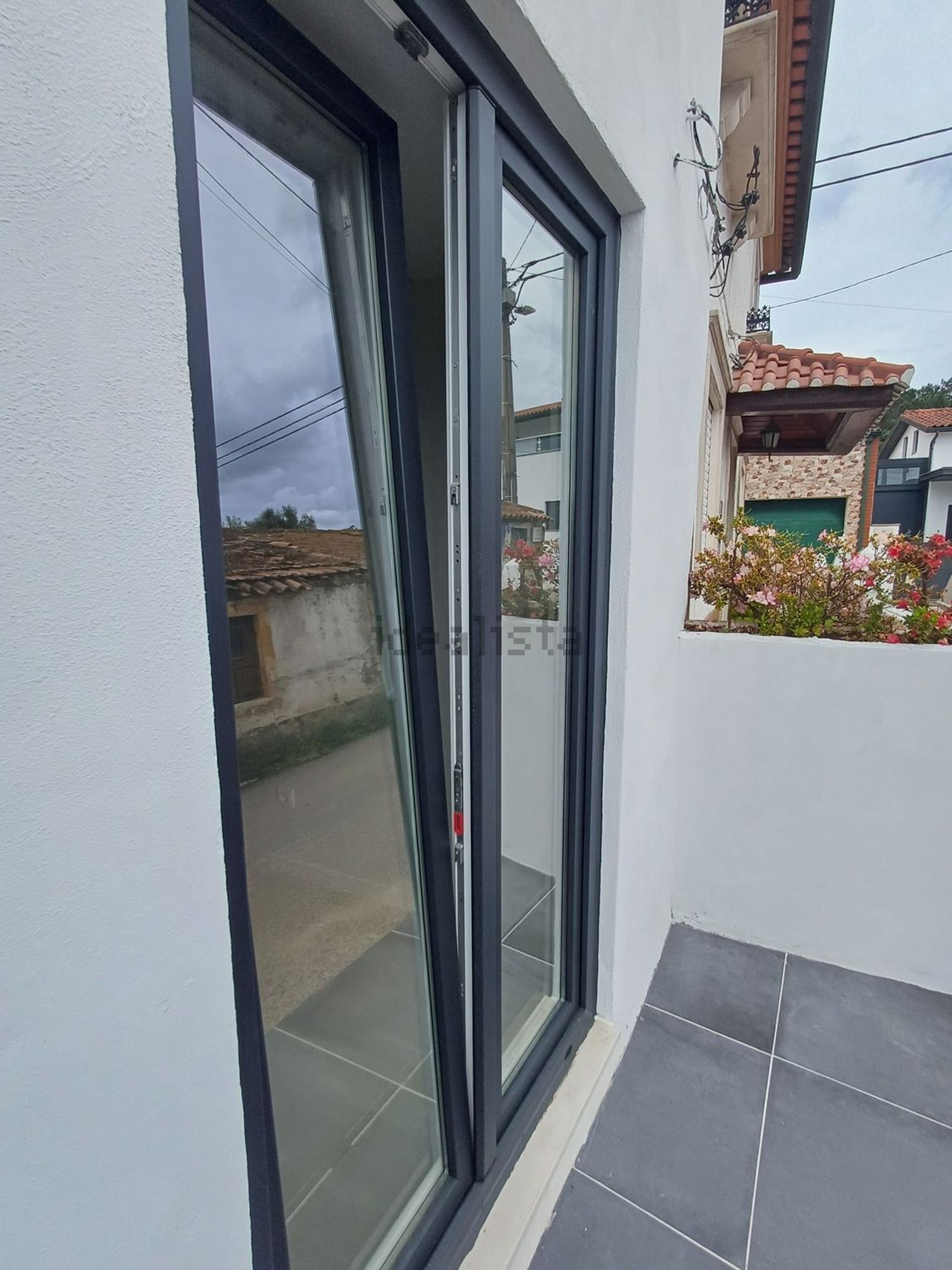 双拼别墅出售在Rua São Miguel, 8 - 阳台