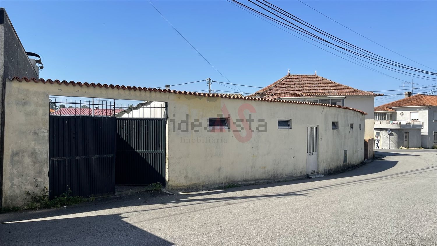 小楼房或独栋别墅出售在Rua Pedro Maria da Fonseca, 451 - 外立面