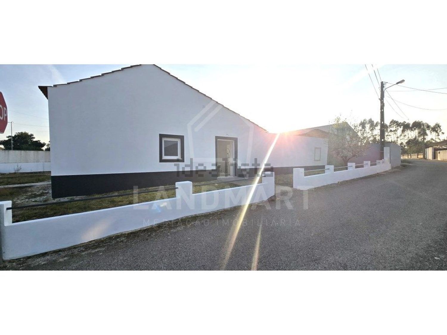 小楼房或独栋别墅出售在Rua do Barreiro - 外立面