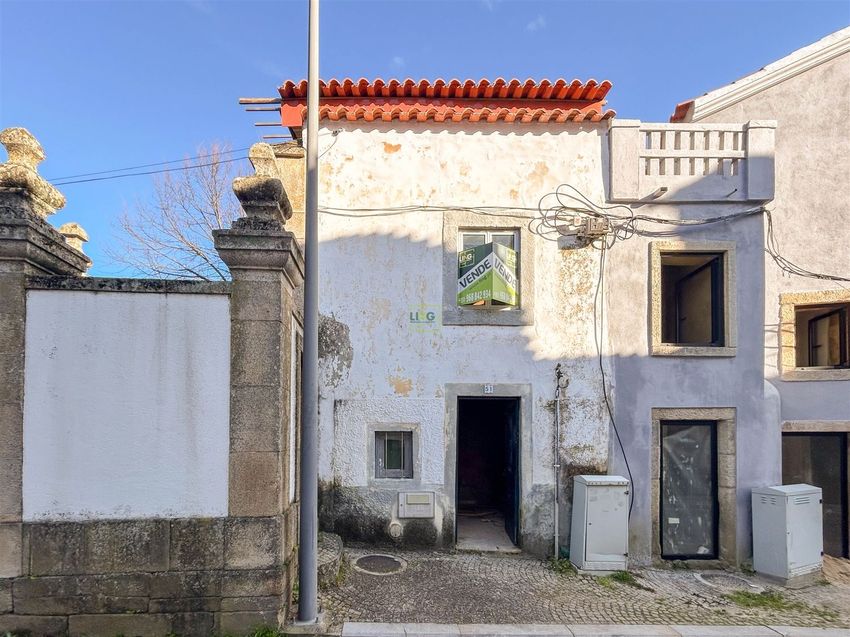 双拼别墅出售在Rua Luís de Camões