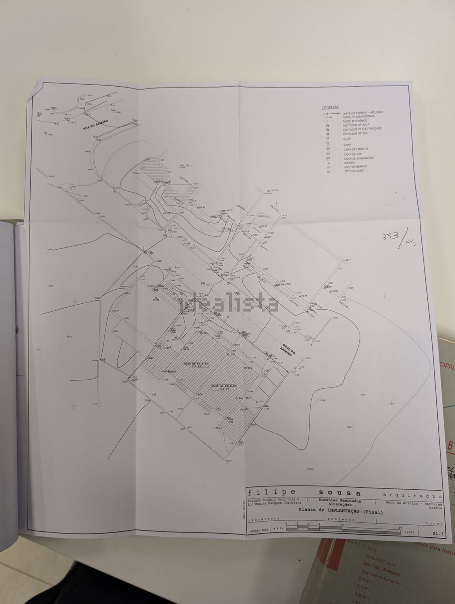 双拼别墅出售在Rua do Arieiro s/n - 平面图