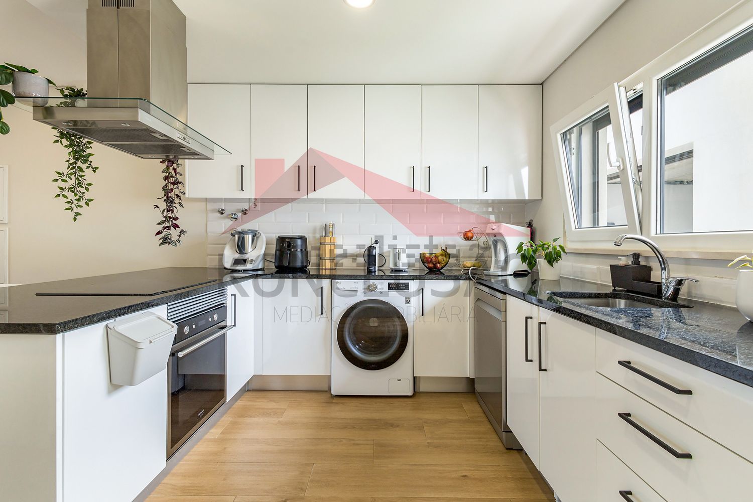 双拼别墅出售在Rua Doutor Egas Moniz - 厨房