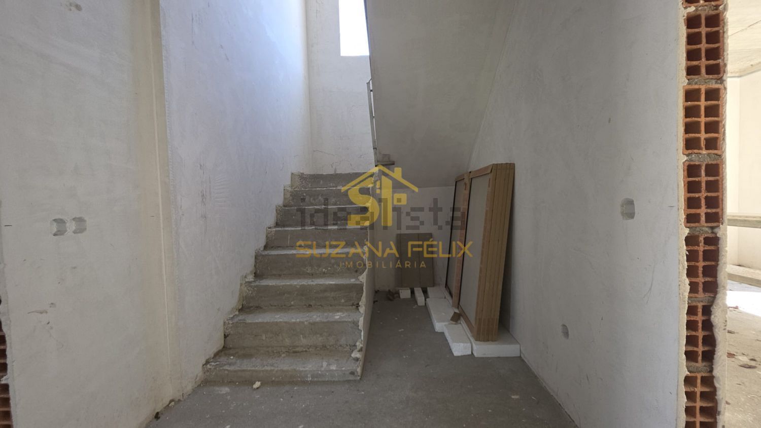 小楼房或独栋别墅出售在Castelo Branco - 详情