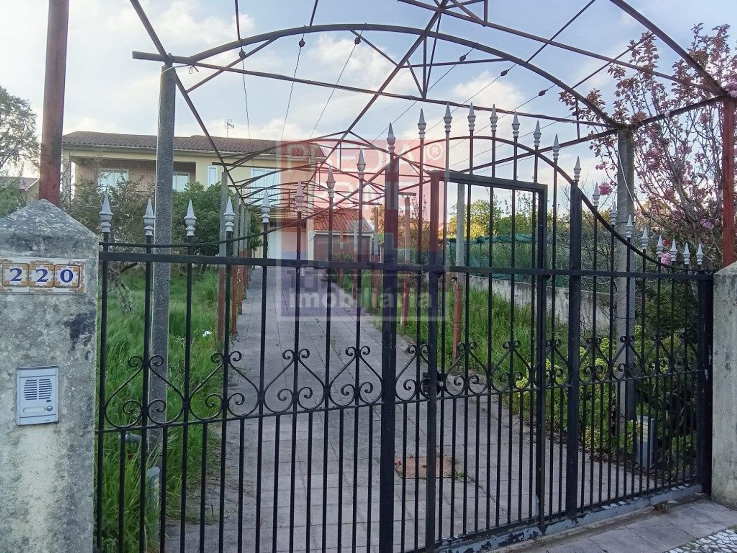 小楼房或独栋别墅出售在Rua do Serro - 阳台