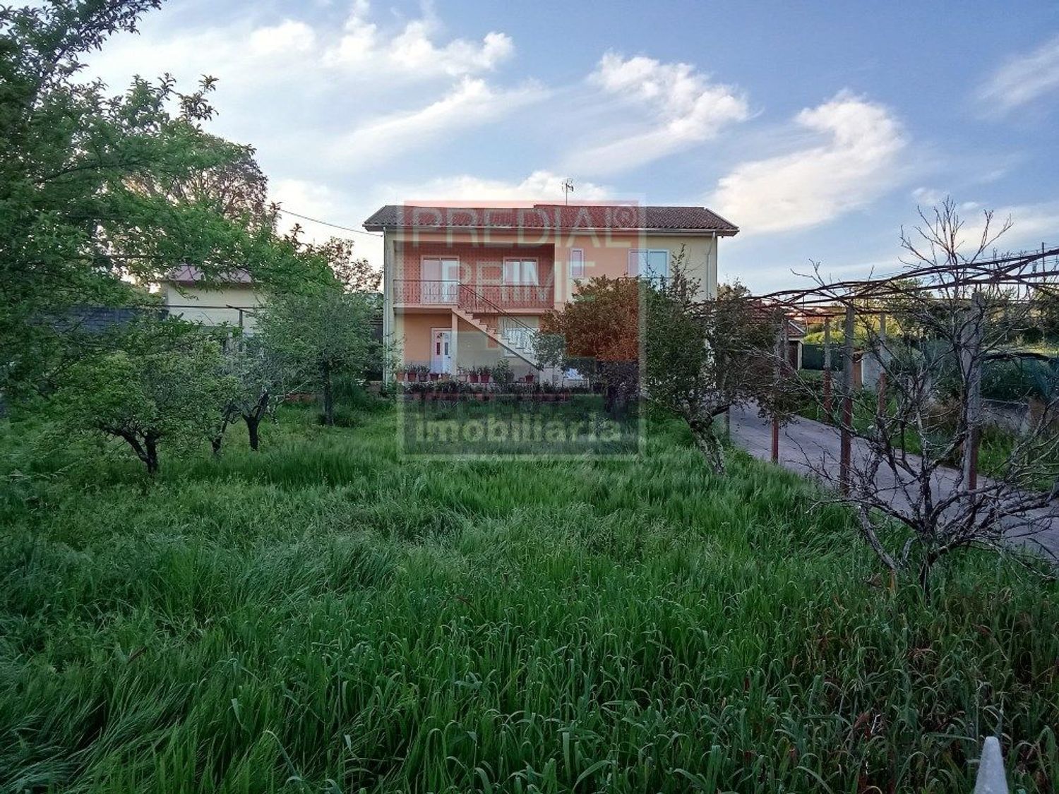 小楼房或独栋别墅出售在Rua do Serro - 花园