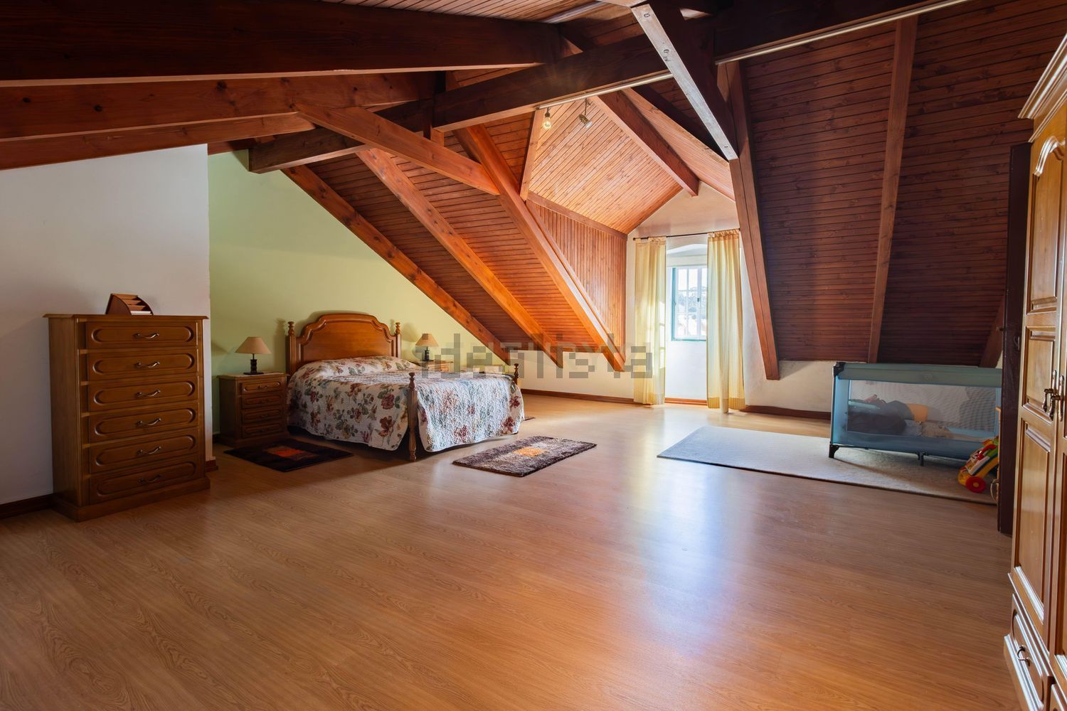 小楼房或独栋别墅出售在Rua de Baixo, 16 - 卧室