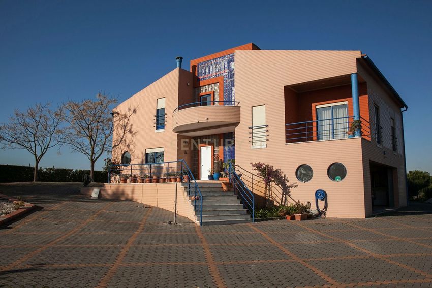 小楼房或独栋别墅出售在Rua da Escola, 23