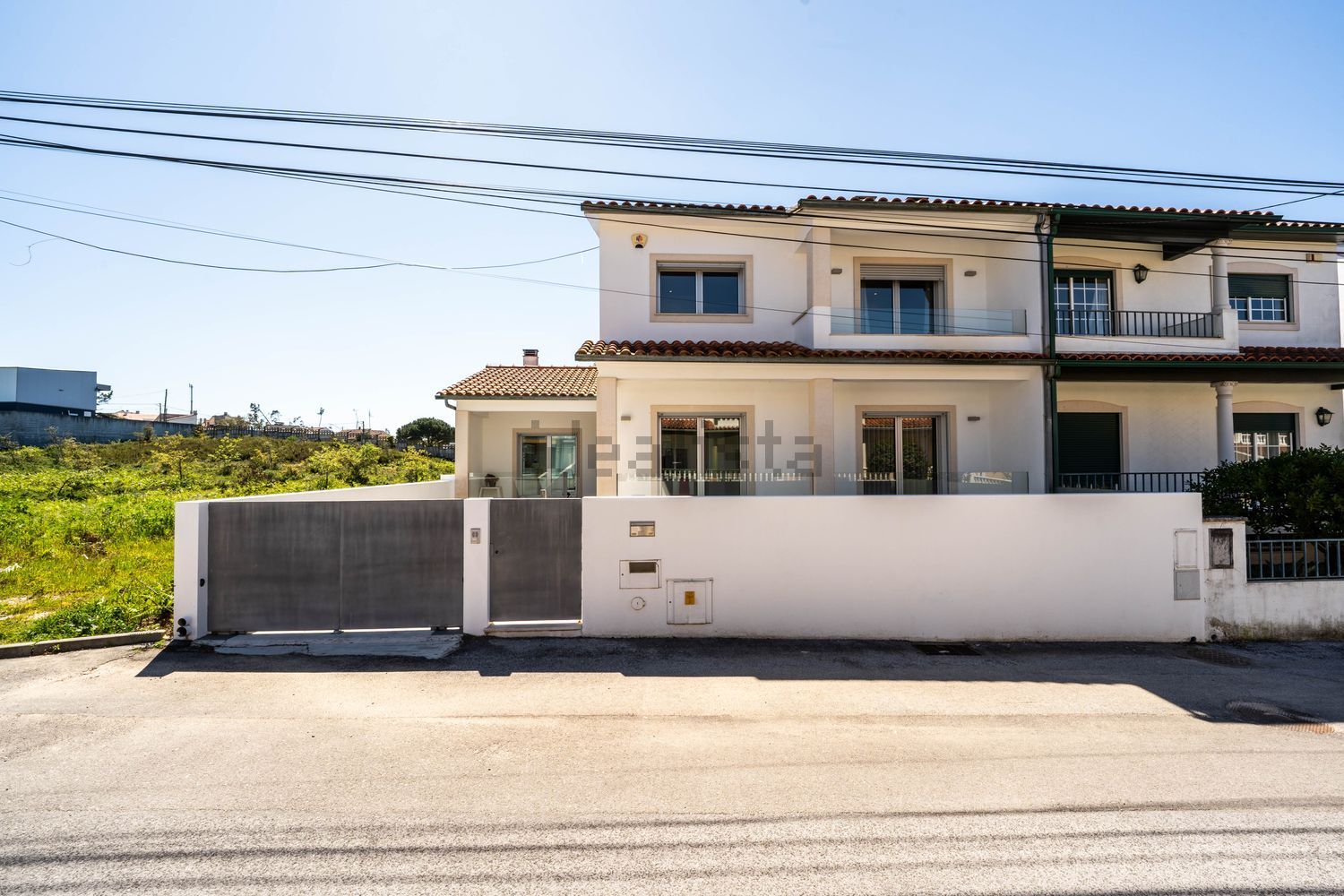 双拼别墅出售在Rua do Arieiro s/n - 外立面
