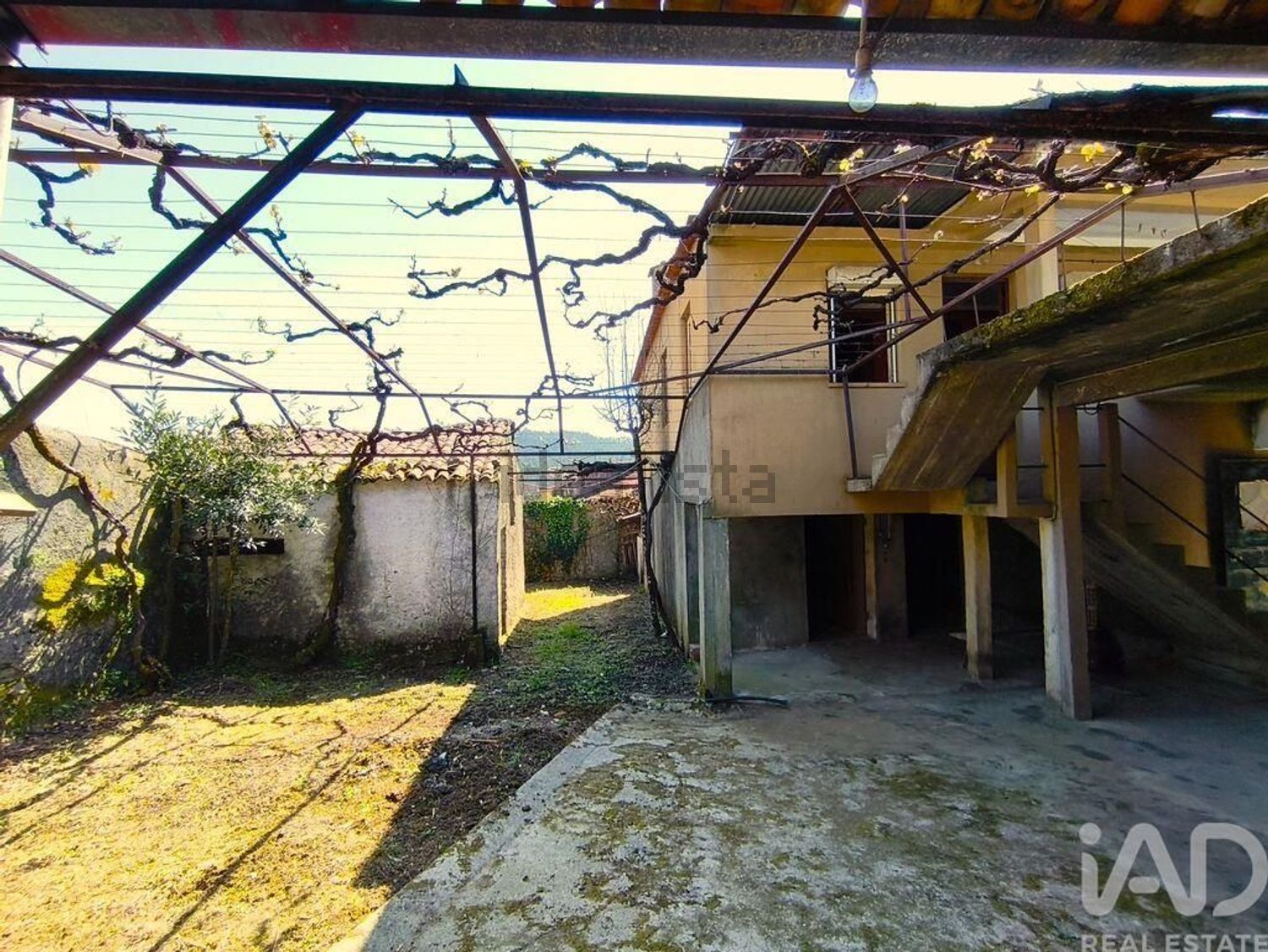 小楼房或独栋别墅出售在Semide e Rio Vide - 外立面