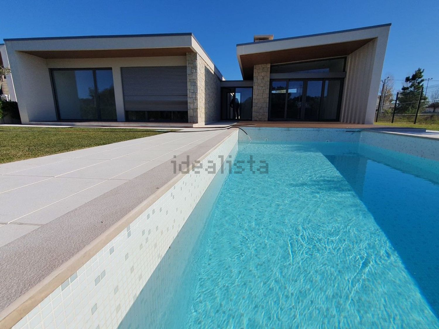 小楼房或独栋别墅出售在Rua dos Alves, 480 - 游泳池