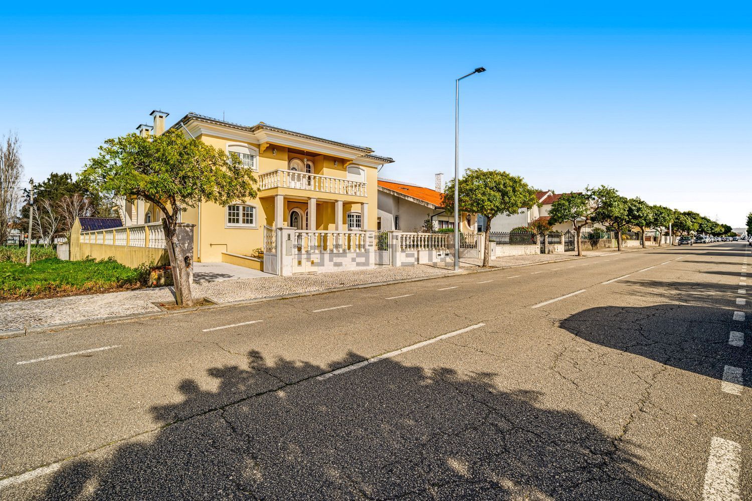 小楼房或独栋别墅出售在Avenida Mário Sacramento - 外立面