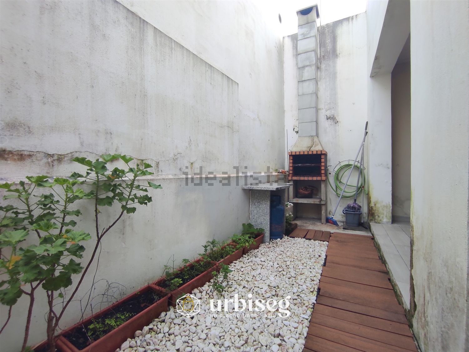 小楼房或独栋别墅出售在Rua das Artes, 2 - 阳台