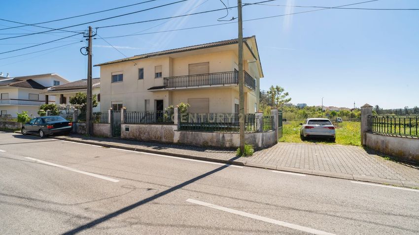 小楼房或独栋别墅出售在Rua das Olhalvas s/n